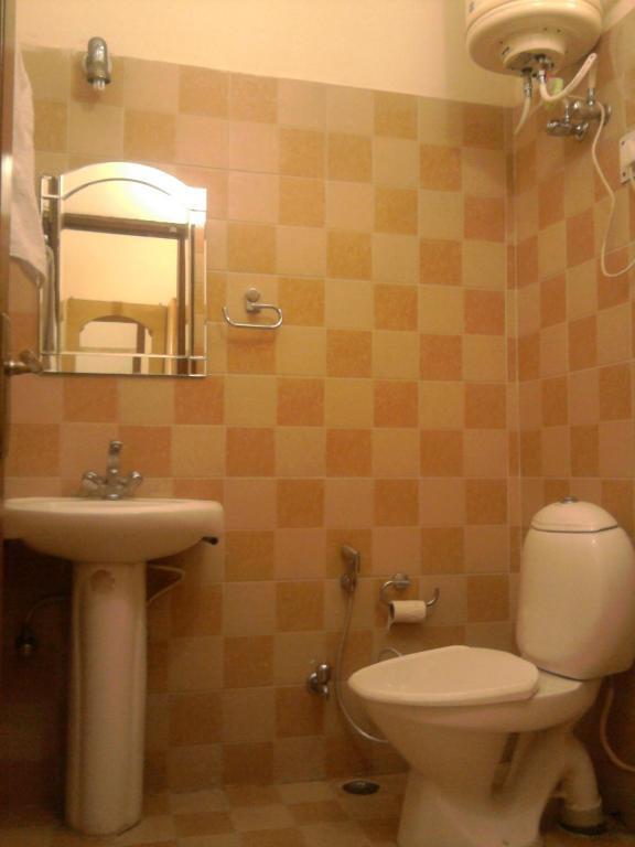 Sapphire Inn Bhimtal Bagian luar foto