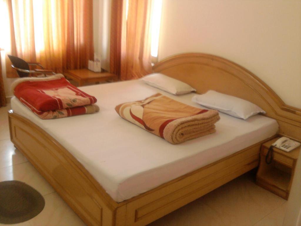 Sapphire Inn Bhimtal Bagian luar foto
