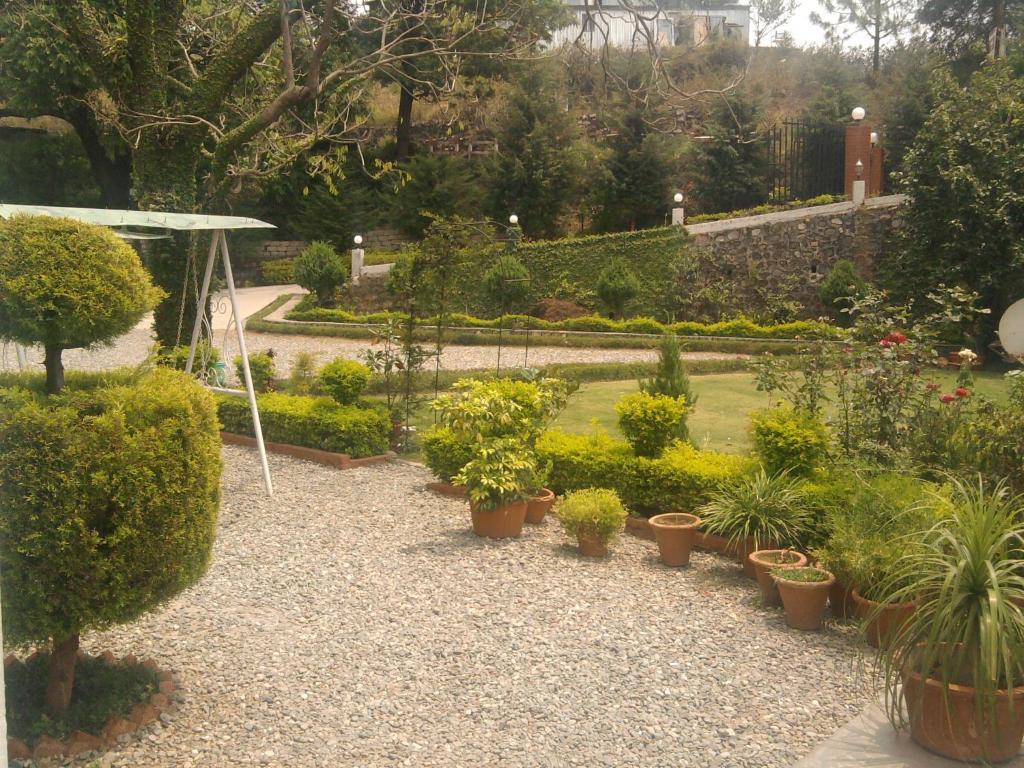 Sapphire Inn Bhimtal Bagian luar foto