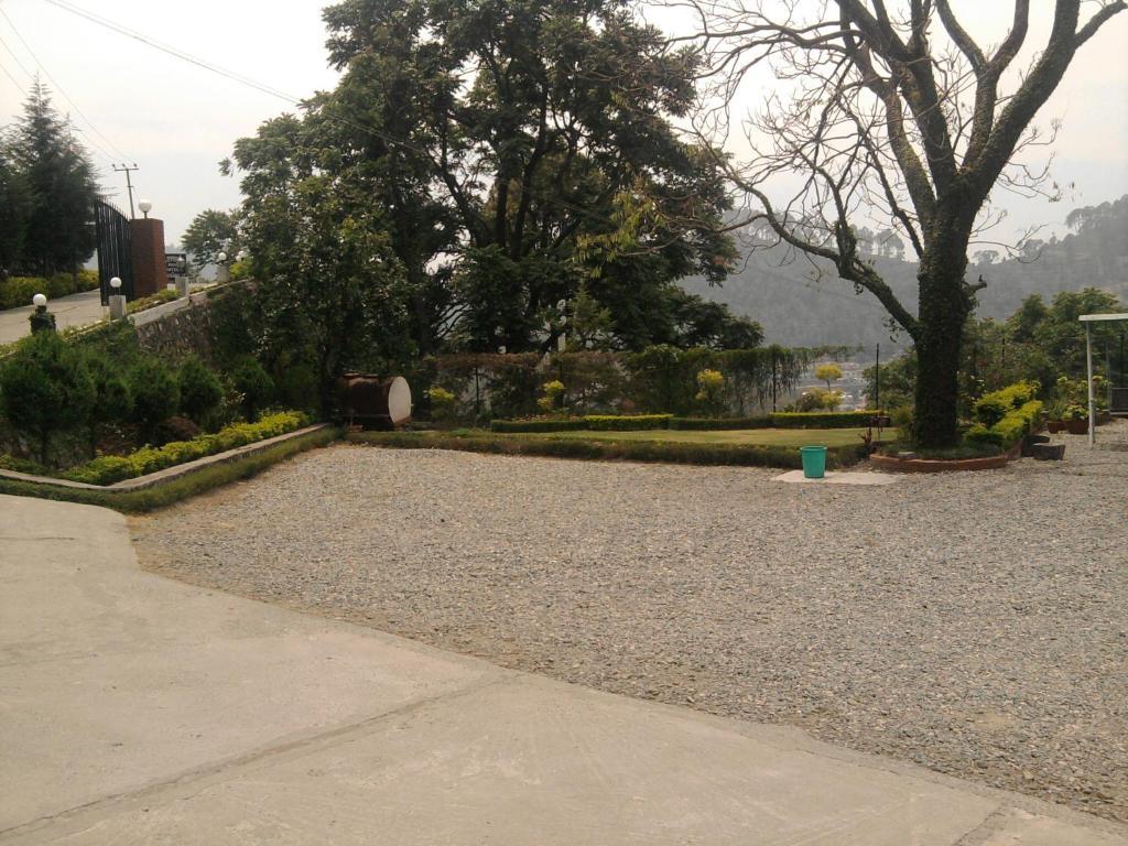 Sapphire Inn Bhimtal Bagian luar foto