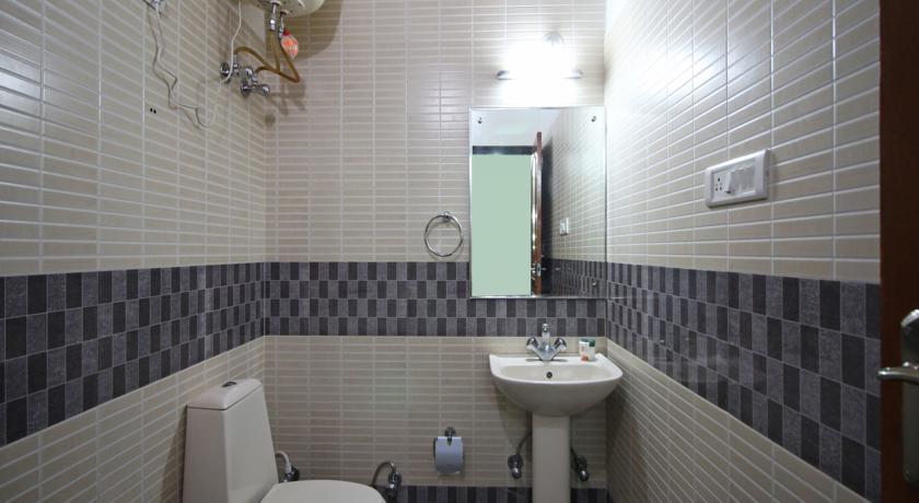 Sapphire Inn Bhimtal Bagian luar foto